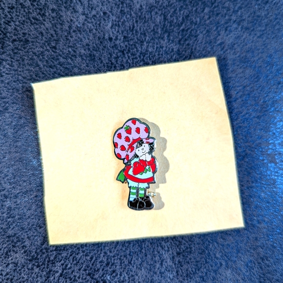 Strawberry Shortcake Jewelry - Vintage Strawberry Shortcake 80s brooch